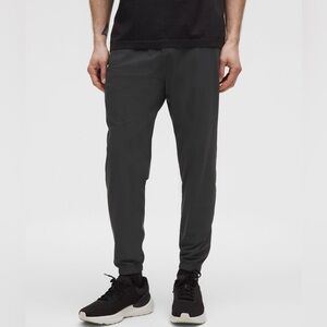 Lululemon Surge jogger gray medium EUC